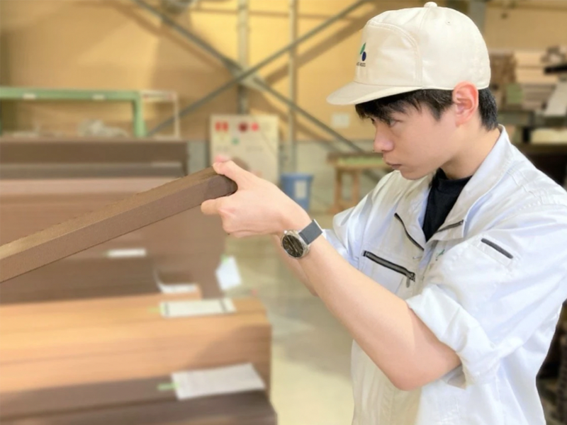 確かな品質を保つため、一つ一つ丁寧に作業されています